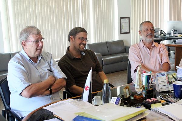 Jornalistas Marcos Penido, Rafael Marques e Mrcio Tavares.