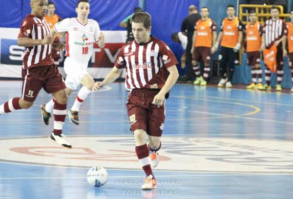 Cabreva em ao pelo Orlndia na final da Liga futsal contra o Sorocaba