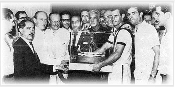 Delegao vascana com o trofu