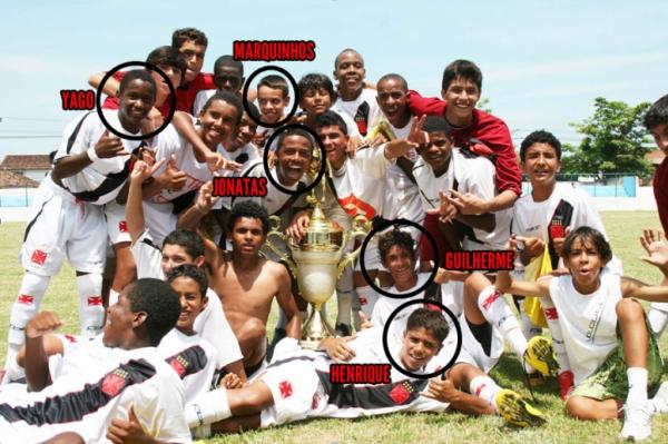Jogadores comemoram o ttulo do Campeonato Carioca Mirim de 2007