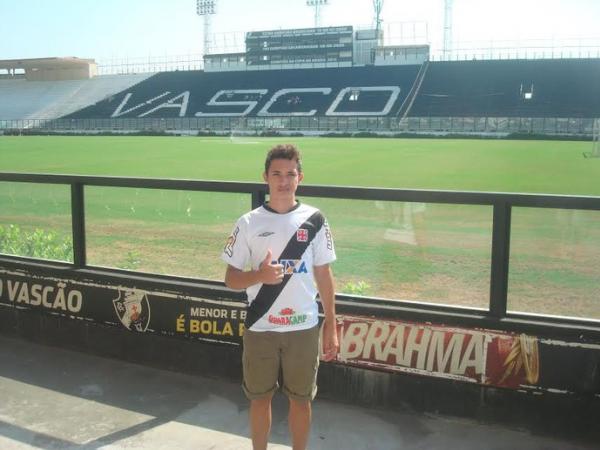 Mesmo longe de casa, Jorge no v a hora de se juntar ao elenco vascaino