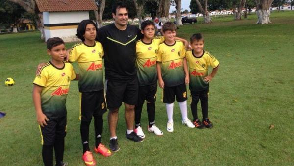 Gian  professor da escolinha do Castanhal, localizado distante cerca de 70 km de Belm