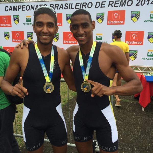 Com macaquinho neutro, Marcos Oscar (esq,) e Renato Cataldo venceram com tranquilidade o 2 sem peso-leve no Campeonato Brasileiro de 2014
