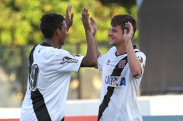 Caio Monteiro e Renato Kayzer marcaram contra o Maca