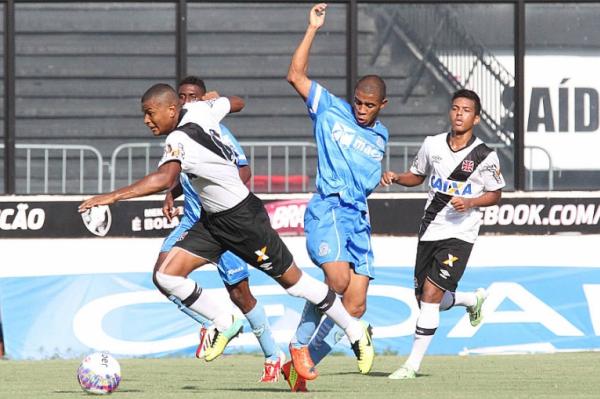 Matheus Santana substituiu Bruno Cosendey nesta quinta-feira