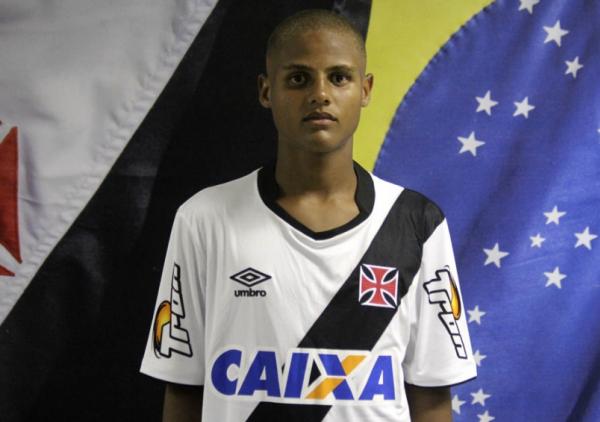 Com passagem pela Seleo, Joo Pedro quer brilhar em 2015