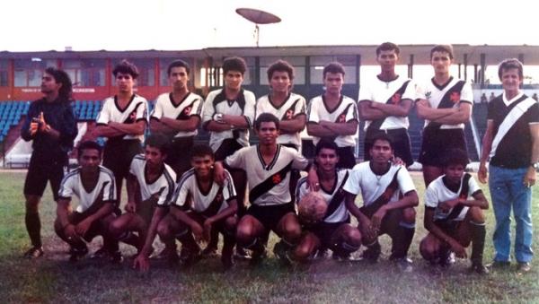 Jos Flix  direita com camisa preta e faixa branca