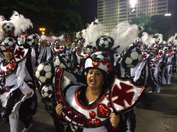 Ala da Inocentes faz homenagem ao Vasco da Gama, time de corao de Nelson Sargento
