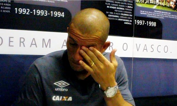 Nei se emociona ao falar sobre sua famlia