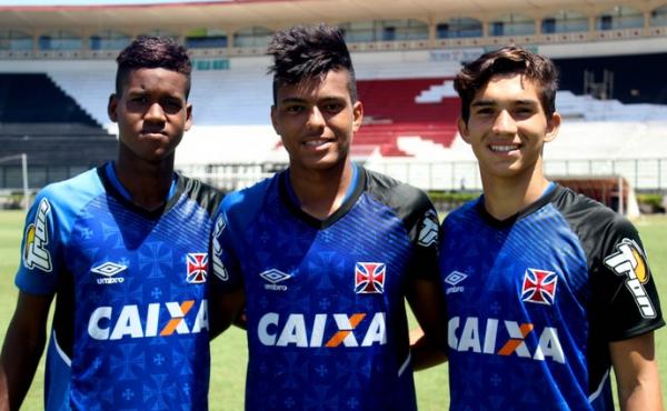 Alan, Evander e Andrey posam em So Janurio: futuro do Vasco j na Seleo