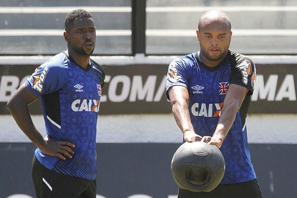 Anderson Salles (� direita) completa 27 anos nesta segunda-feira