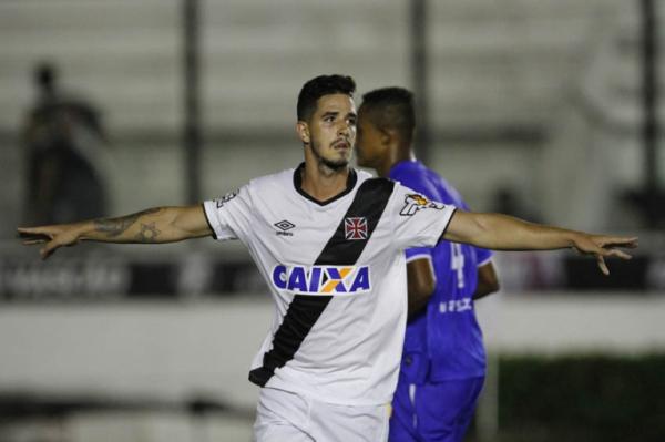 Kadu Fernandes festeja gol marcado em So Janurio
