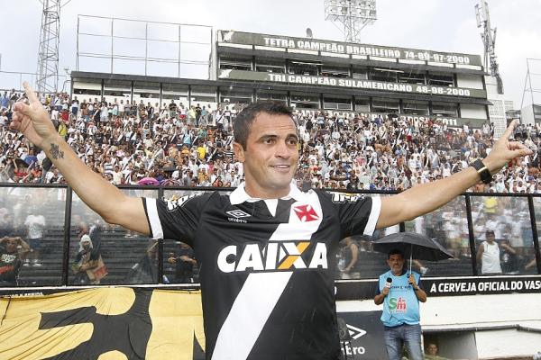 Falco se emociona com carinho da torcida