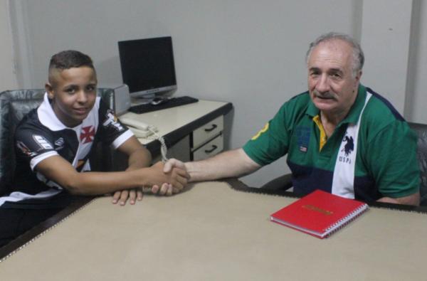 Marlon posa com o vice-presidente Jos Mouro