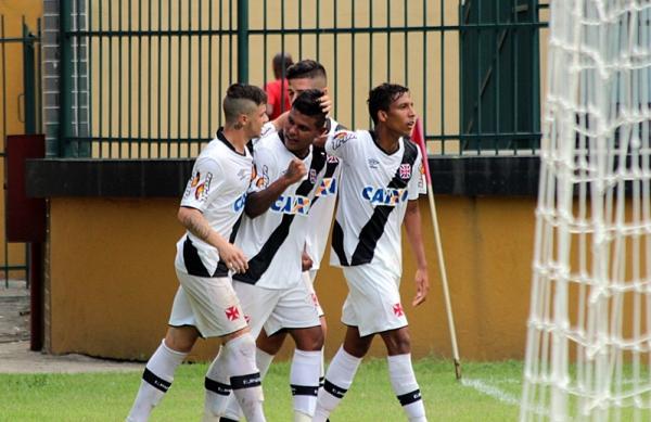 Jogadores comemoram a virada contra o Tigres