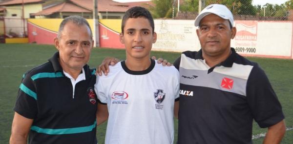 Cardoso Cruz (pai), Jo�o Cardoso e Rosivaldo Peteleco, coordenador da escolinha do Vasco em Roraima