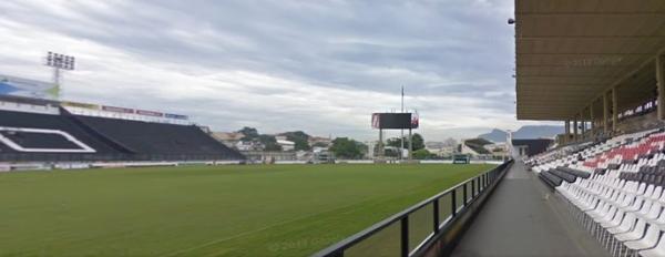 Instalados em 2012, vidros atrapalhavam a viso das primeiras fileiras das sociais do Vasco