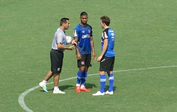 Dagoberto treinou entre os titulares do Vasco na manh deste sbado, em So Janurio