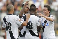 Jogadores comemoram gol de Thalles