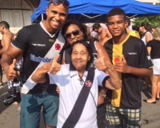 Dona Ondina com filhos e neto em So Janurio