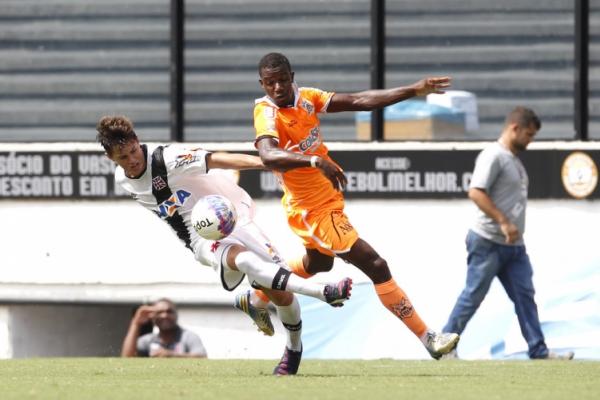 Mateus Vital em ao contra o Nova Iguau na Colina
