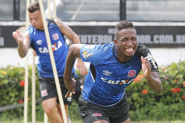 Autor do quinto gol sobre o Nova Iguau, Thalles participou da atividade desta segunda-feira