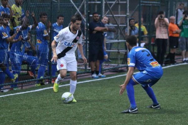 Cabreva fez seu primeiro jogo com a camisa cruzmaltina