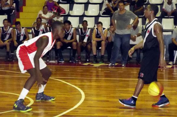 Andr Ramos fez sua estreia com a camisa do Vasco.
