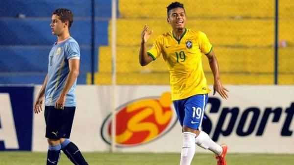 Evander marcou duas vezes na vitria do Brasil contra o Uruguai