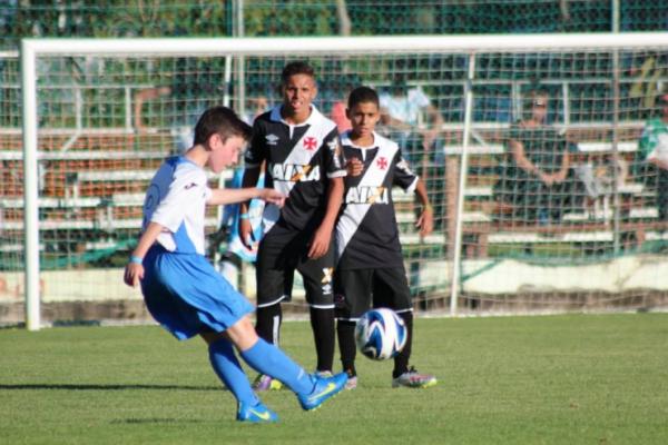 Vasco lidera o seu grupo no Mundialito