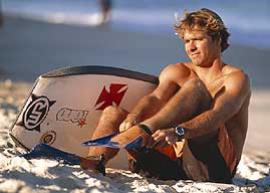 Guilherme Tmega com a Cruz de Malta em sua prancha