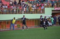 Jogadores comemoram gol de Thalles
