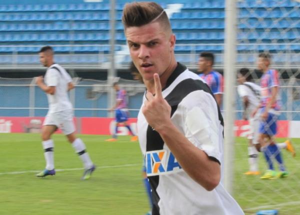 Renato Kayzer foi o destaque vascano no primeiro tempo