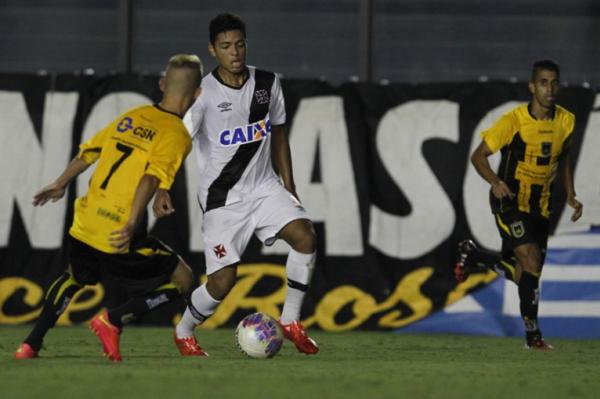 Evander entrou no primeiro tempo no lugar de Daniel Pessoa