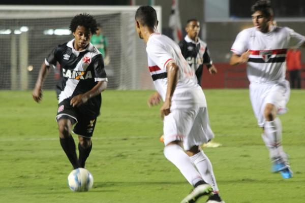 Paulo Vitor fez sua reestreia com a camisa vascana