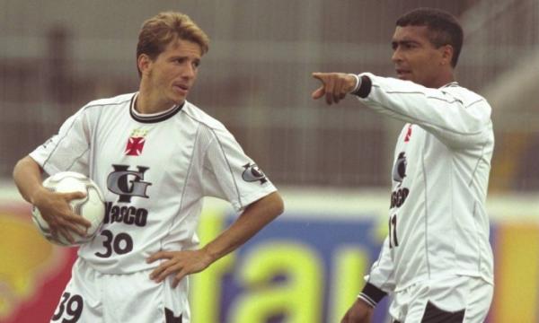 Juninho Paulista no Vasco, em 2001, ao lado de Romrio