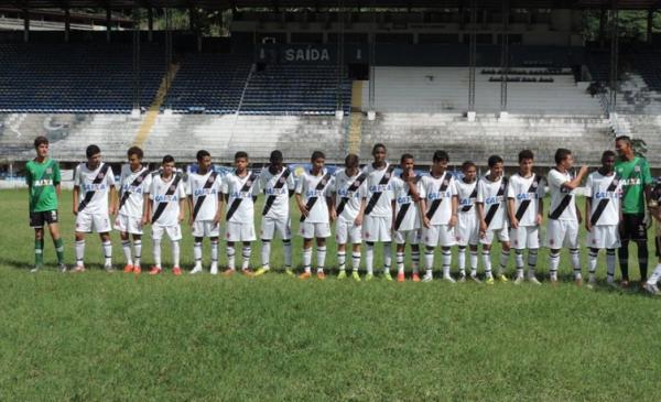 Sub-15 iniciou sua trajetria no torneio com o p direito