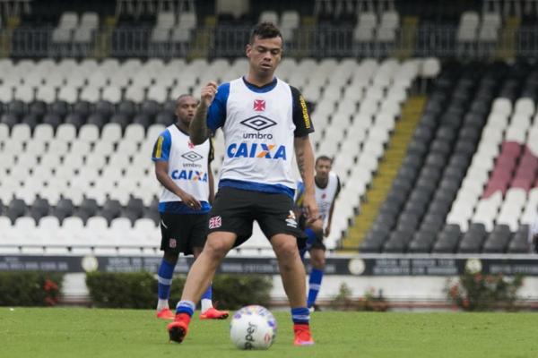 Bernardo ganhou uma chance no time titular no treino do Vasco, em So Janurio