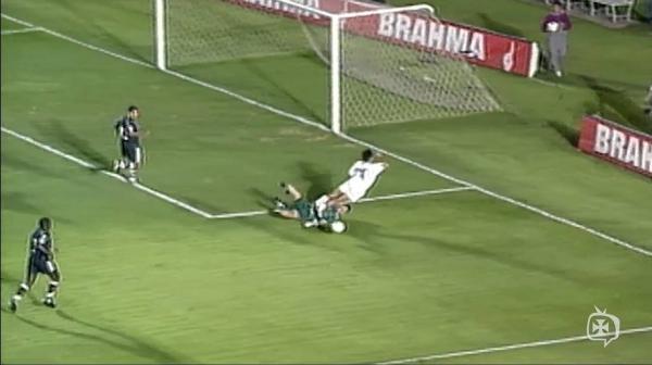 O ex-goleiro Carlos Germano em ao