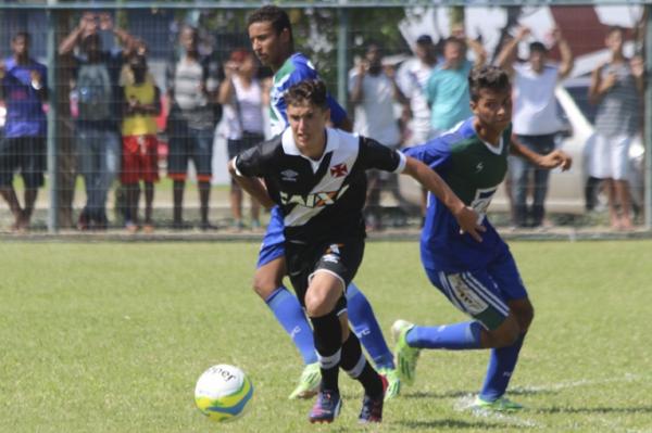 Mateus Vital cobrou com perfeio pnalti sofrido por Andr Felipe