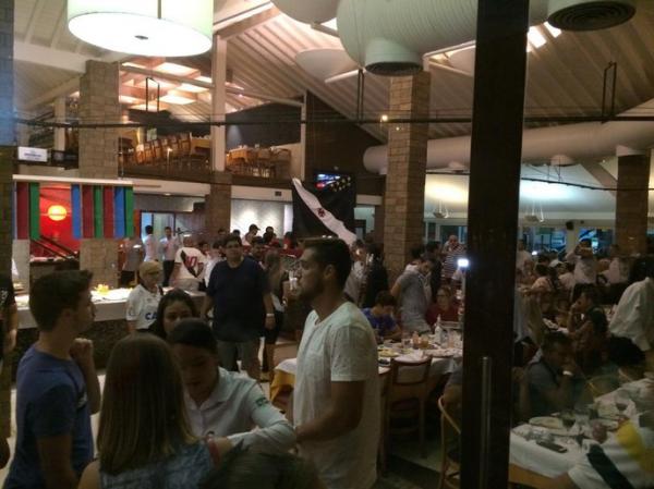 Vascanos tomam conta de churrascaria na Zona Oeste do Rio