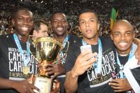 Jogadores comemoram o titulo