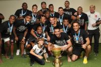 Jogadores comemoram o ttulo