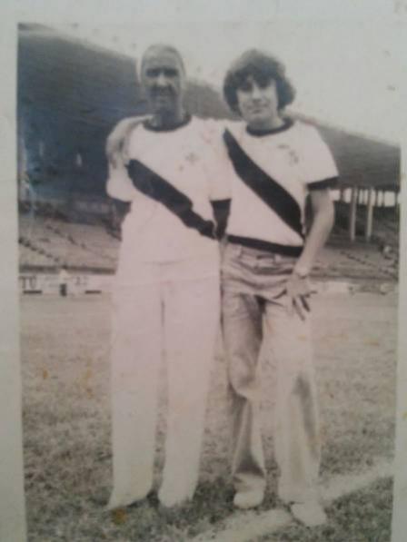 Dona Jorgina,  esquerda, posa em So Janurio