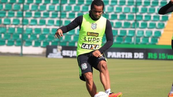 Carlos Alberto treina normalmente com o grupo do Figueirense