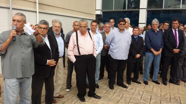 Diretoria do Vasco comparece em peso  cerimnia de hasteamento da bandeira do Vasco na Ferj. Guiazu e Doriva tambm prestigiam o evento