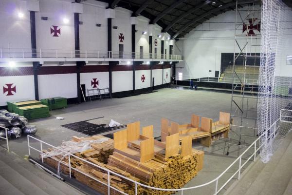 Novos pisos esto sendo instalados