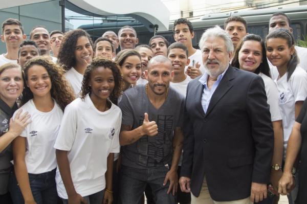 Vice-Presidente Jos Luis, Guiazu e alunos do Colgio Vasco da Gama