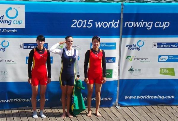 Fabiana Beltrame recebe medalha na Eslovnia