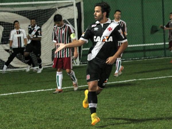 Lo Gama deu uma assistncia e marcou um gol no clssico contra o Fluminense